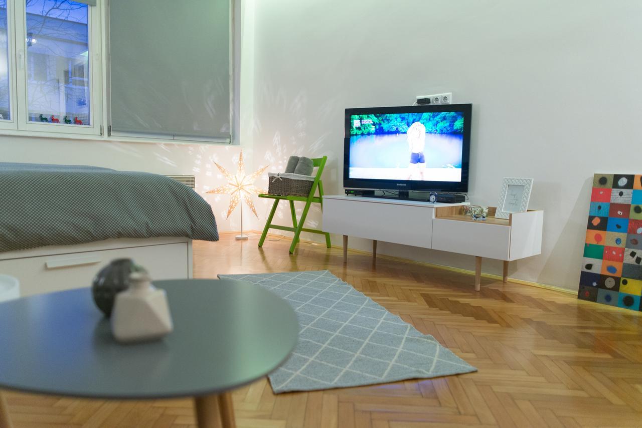 Bright & Stylish Studio Home, Superbly Located サラエヴォ エクステリア 写真